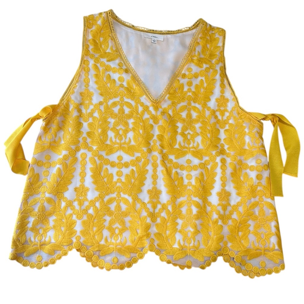 🌼a loves a 🌼Yellow Embroidered Floral Top🌼